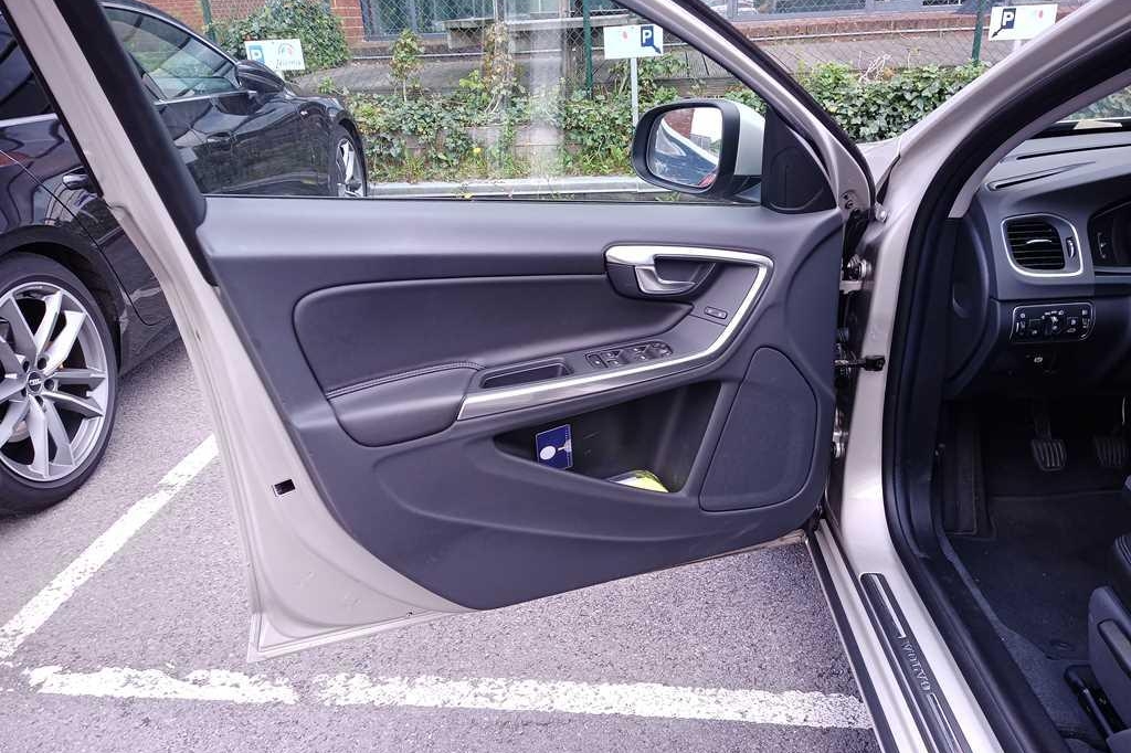 Volvo S60 2017 фото 35