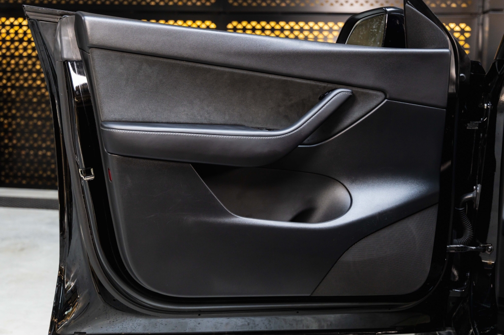 Tesla Model Y Long Range Dual Motor 2022 фото Tesla Model Y Long Range Dual Motor 2022 фото 14