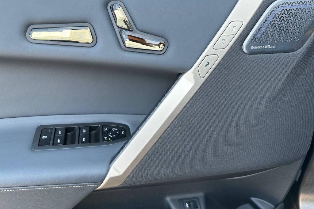 BMW iX M60 2022 фото 11