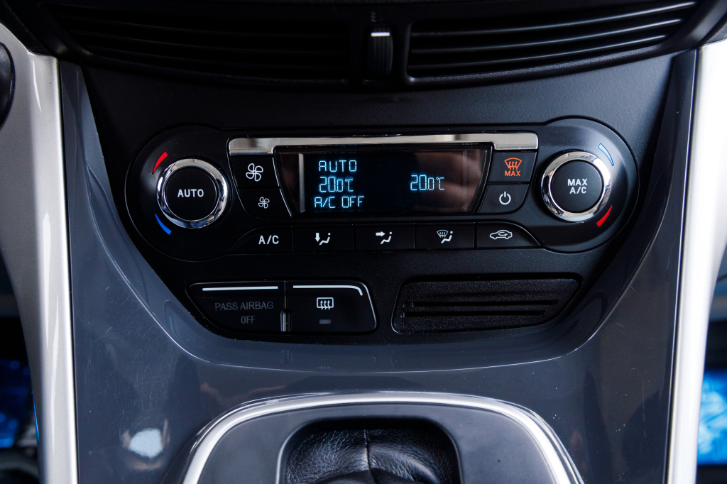 Ford C-Max Hybrid фото 16