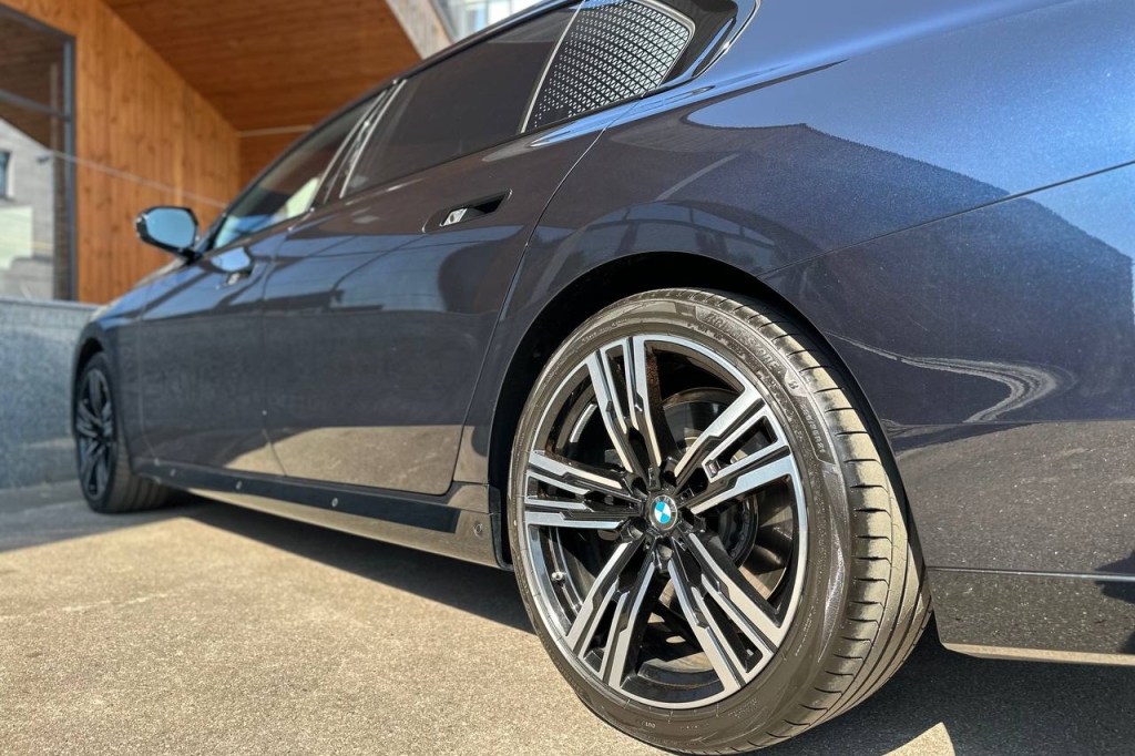 BMW 740 2023 photo 10