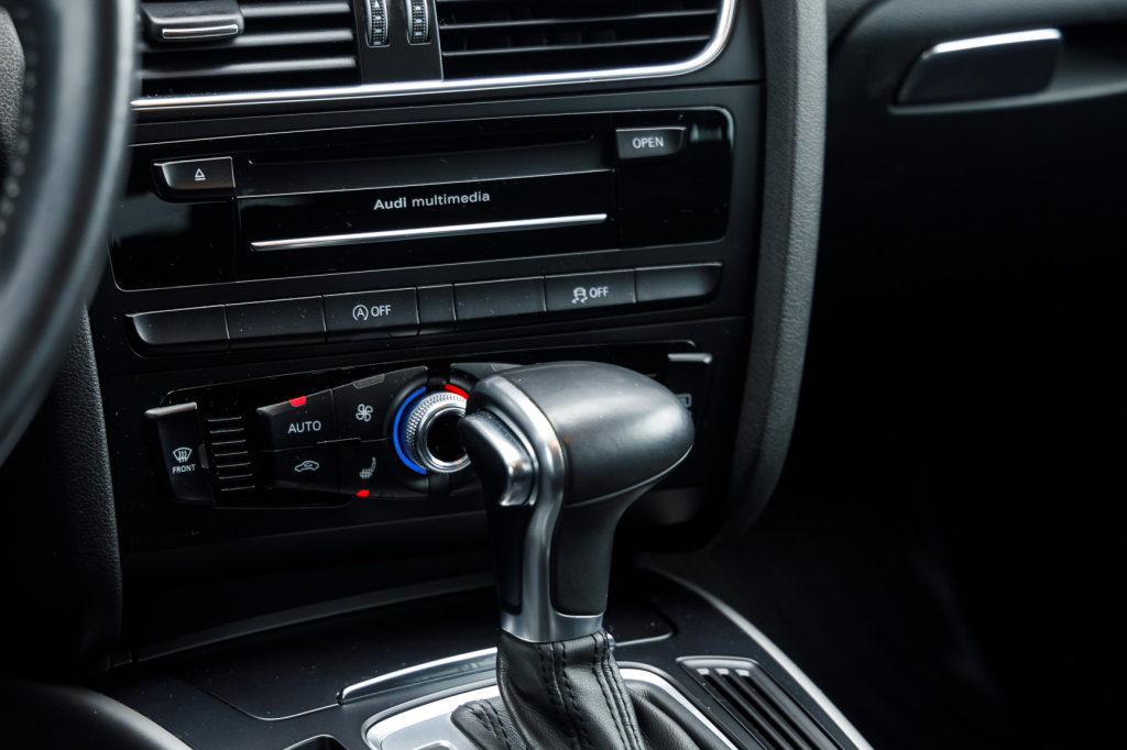 Audi A4 S Line photo 11