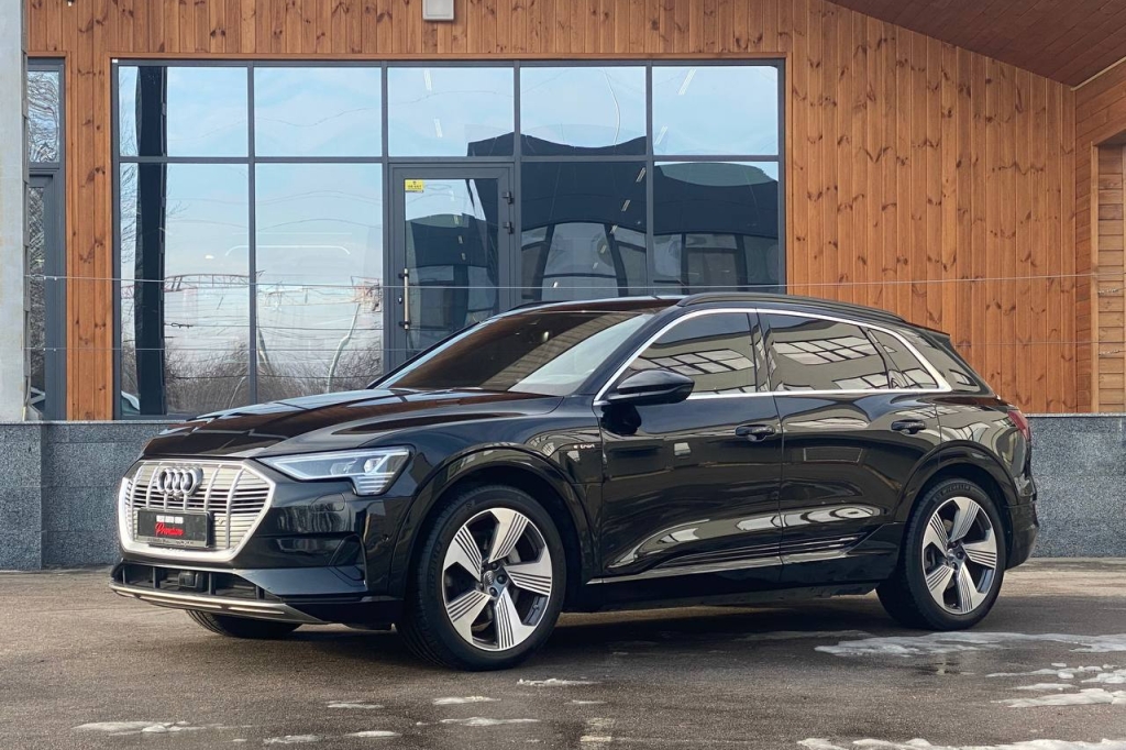 Audi e-tron 2019 photo 2