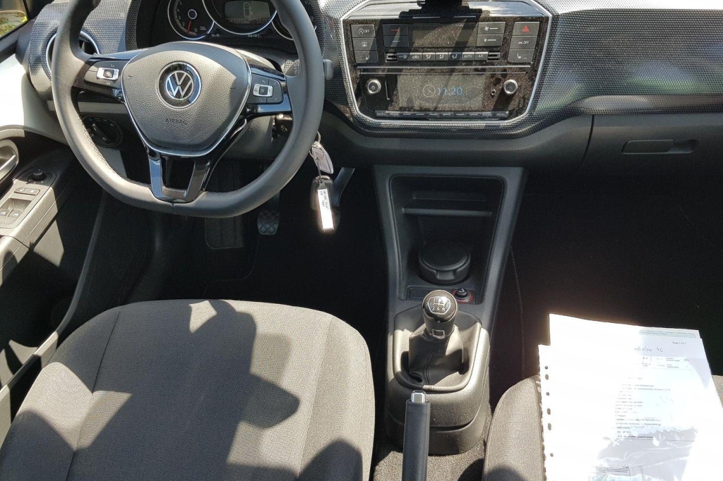 Volkswagen Up 2020 photo 2