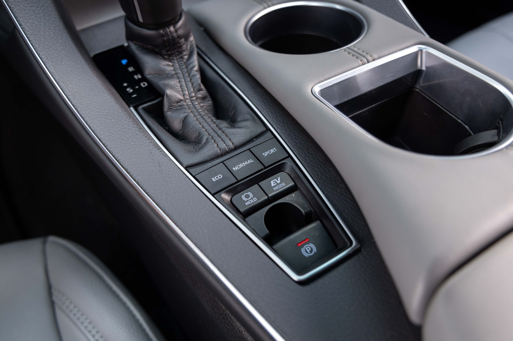 Toyota Avalon Hybrid 2020 photo 26