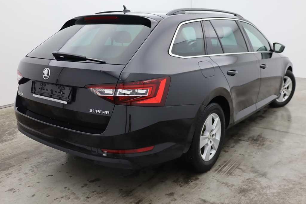 Skoda Superb Combi 2017 фото 4