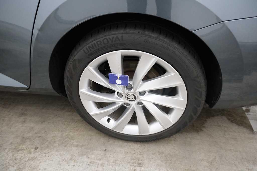 Skoda Superb Combi 2016 фото 20