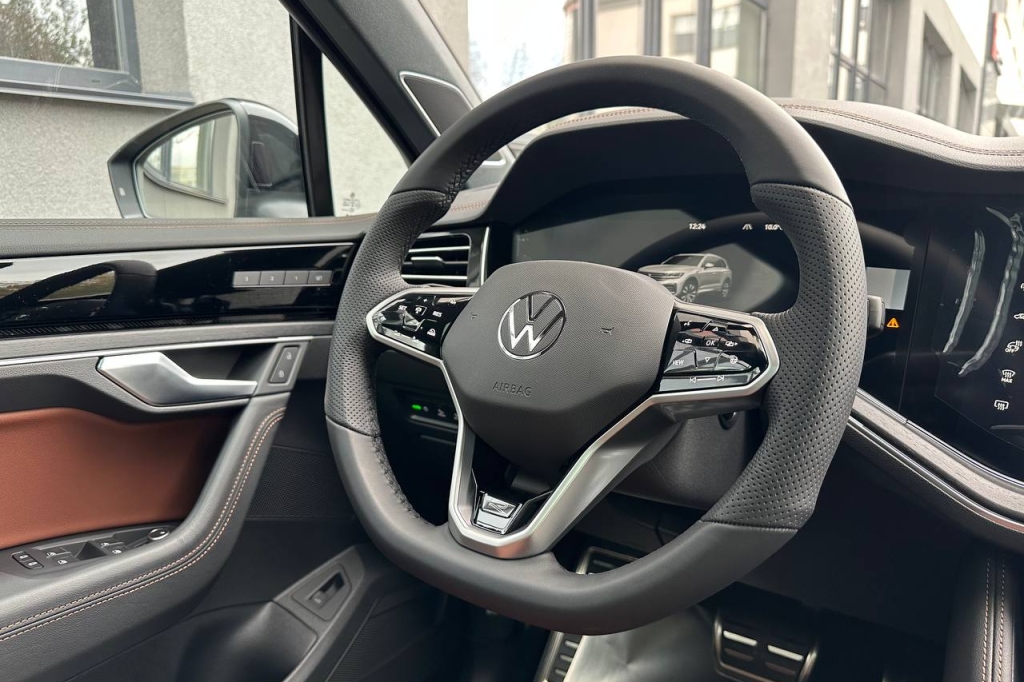 Volkswagen Touareg R-line Platinum 2024 photo 23