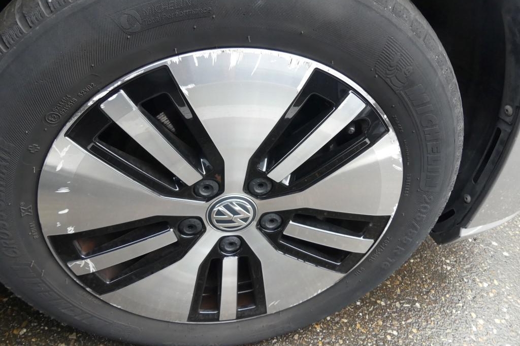 Volkswagen e-Golf 2018 фото 33