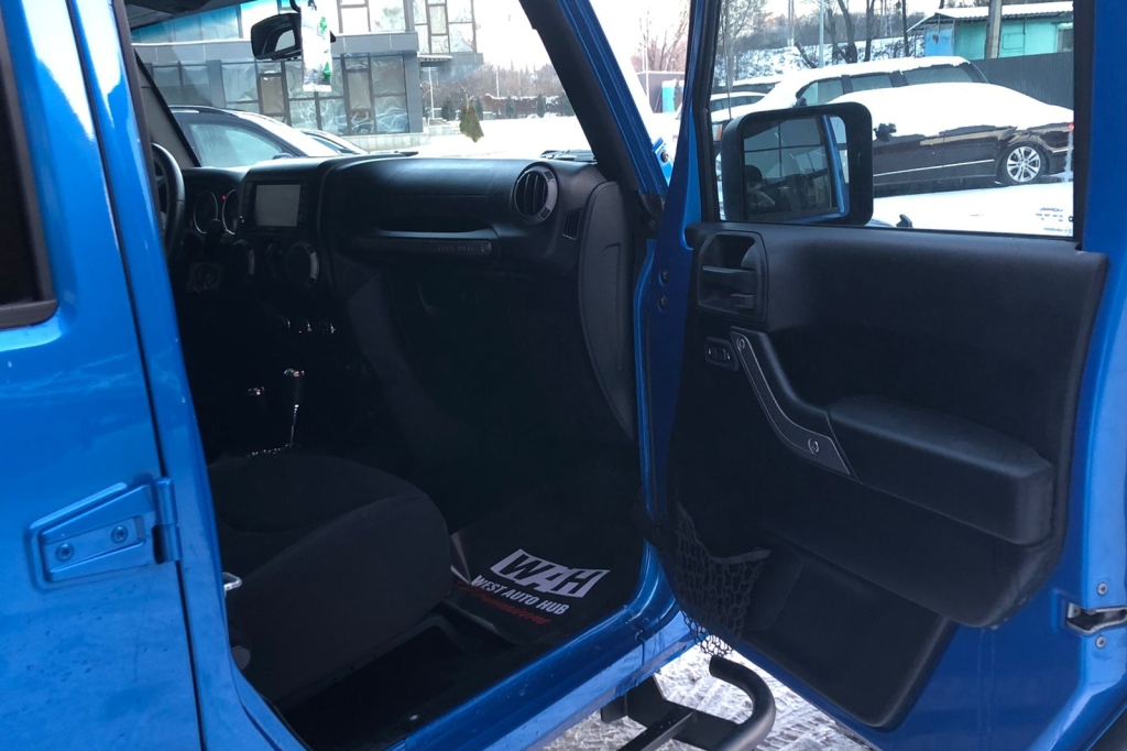 Jeep Wrangler 2015 фото 17