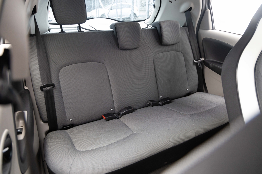 Renault Zoe 2015 фото 26