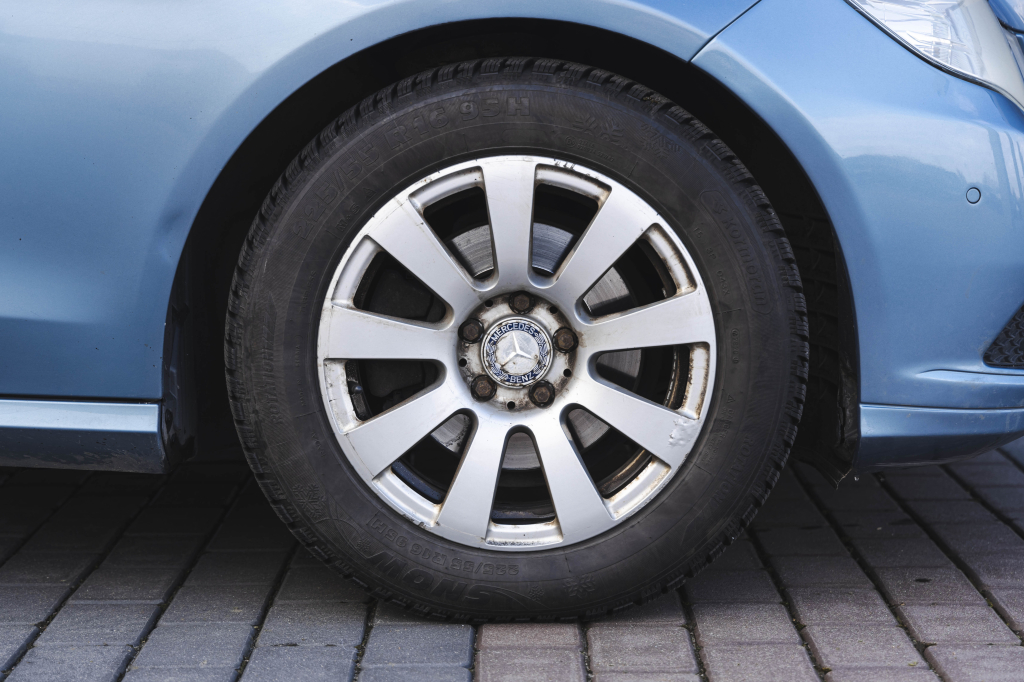 Mercedes-Benz E-Class 2010 photo 8