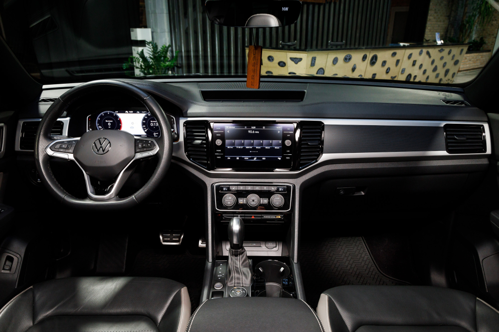 Volkswagen Atlas Cross Sport SEL Premium R-Line 2021 photo 16