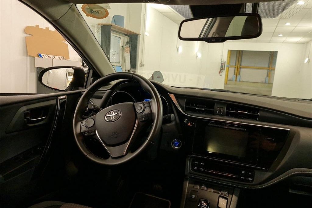 Toyota Auris 2018 photo 1