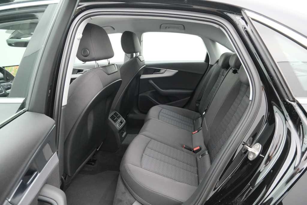 Audi A4 2016 photo 4