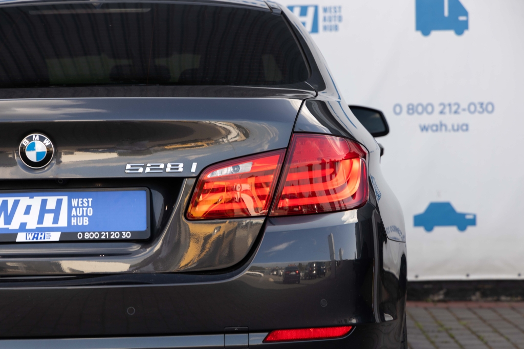 BMW 5 Series 2011 фото BMW 5 Series 2011 фото 7