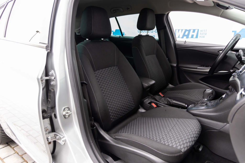 Opel Astra 2017 фото 12