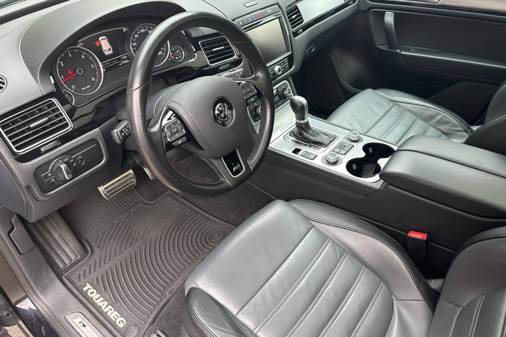 Volkswagen Touareg R-line 2015 фото Volkswagen Touareg R-line 2015 фото 9