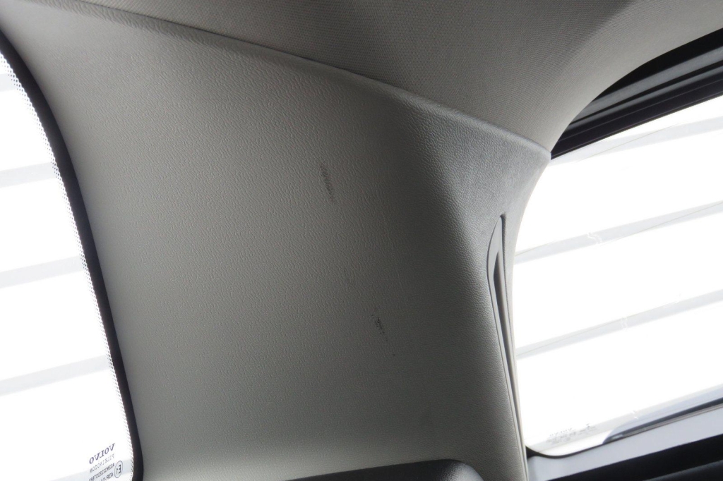 Volvo XC60 2020 фото 17