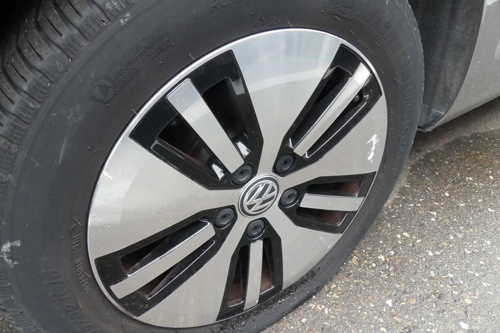 Volkswagen e-Golf 2018 фото 29