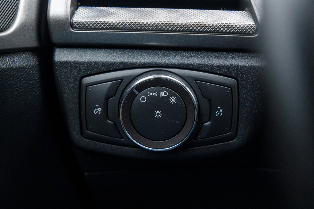 Ford Fusion S 2019 фото 8