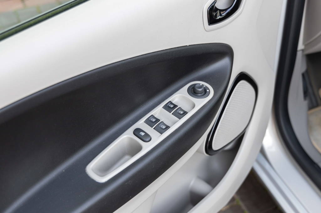 Renault Zoe 2016 фото 13