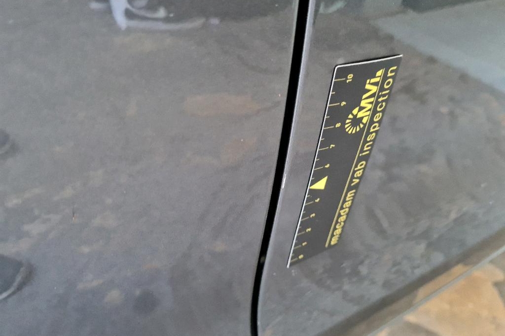 Jaguar XE 2016 photo 18