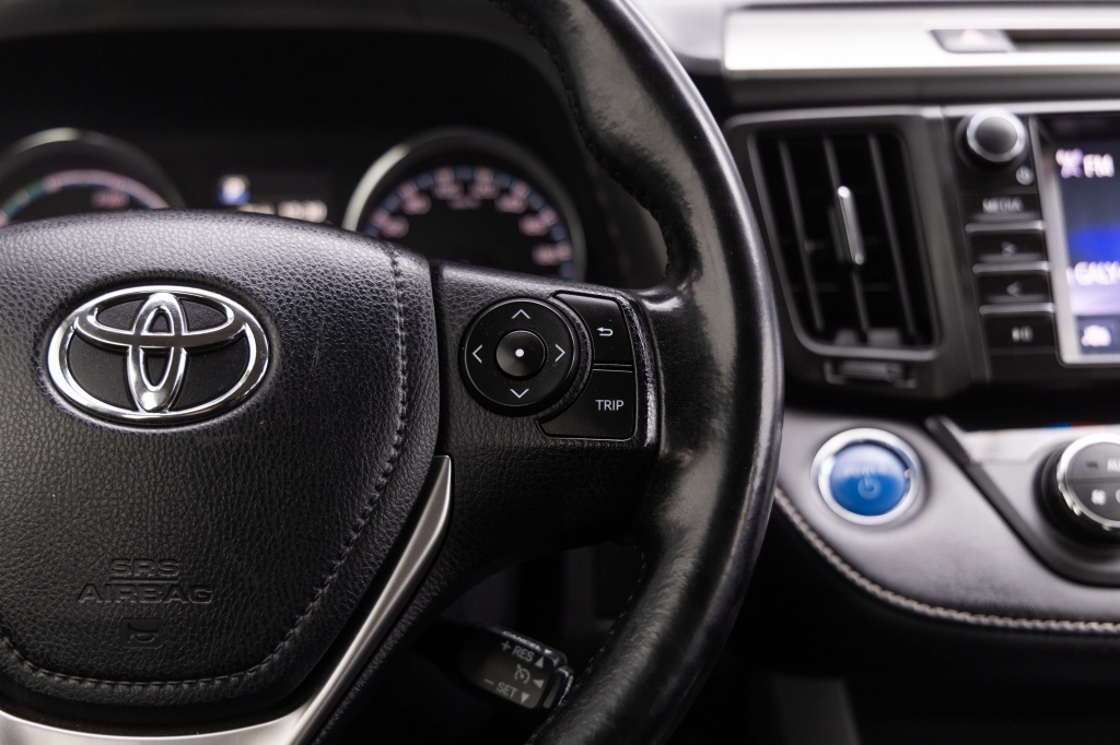 Toyota RAV4 Hybrid 2017 фото Toyota RAV4 Hybrid 2017 фото 18