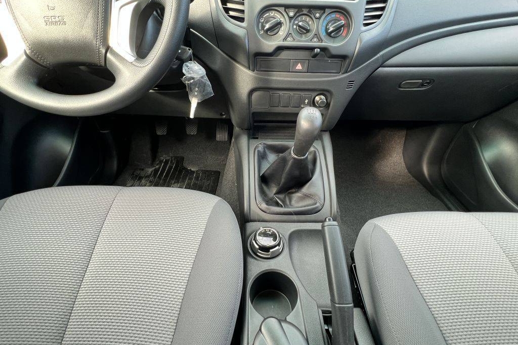 Mitsubishi L200 4x4 2.5D GLX Double Cab 2023 фото Mitsubishi L200 4x4 2.5D GLX Double Cab 2023 фото 10