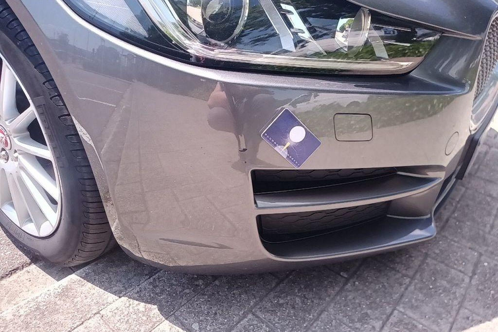 Jaguar XE 2015 photo 40