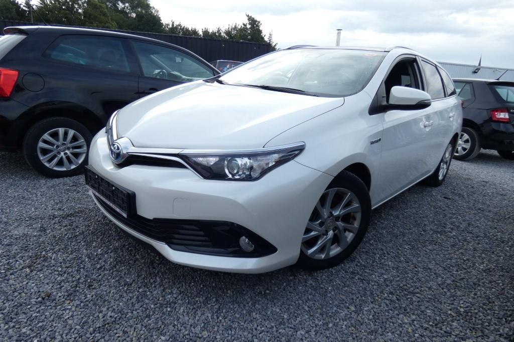 Toyota Auris 2016 фото 2