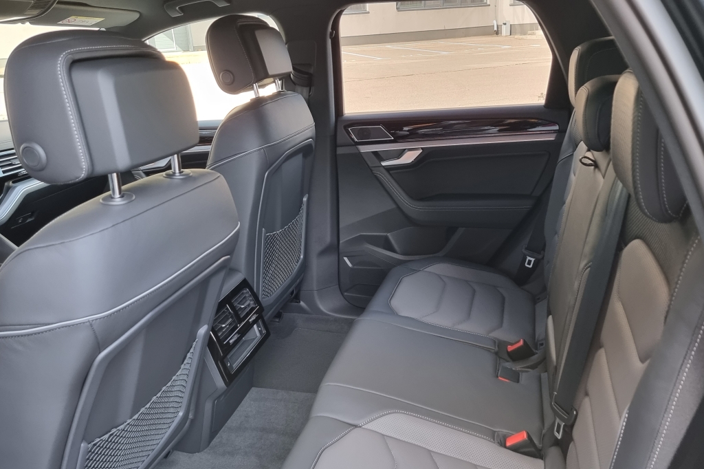 Volkswagen Touareg PLATINUM 2021 photo 21