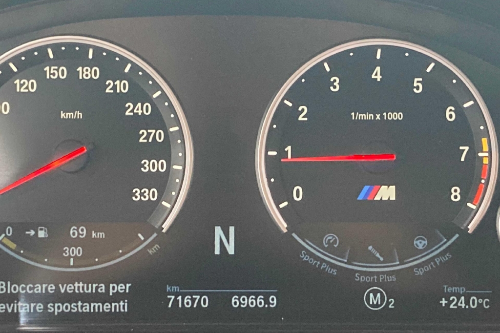 BMW M6 2016 фото 6