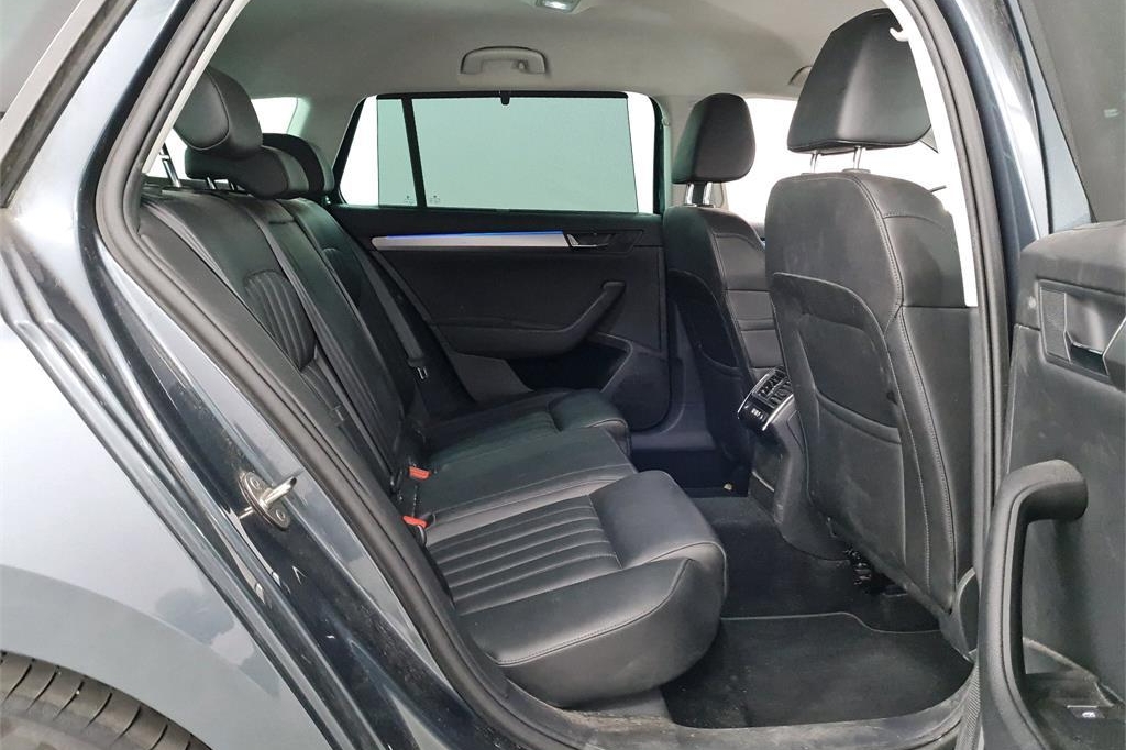 Skoda Superb Combi 2017 фото 6