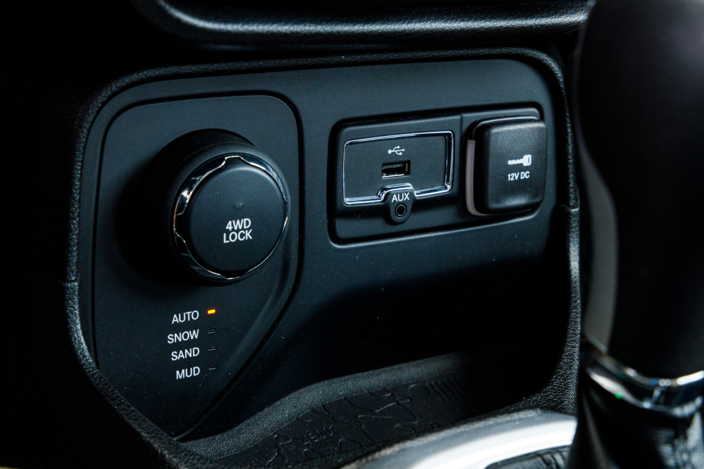 Jeep Renegade Sport 4x4 2015 photo 13