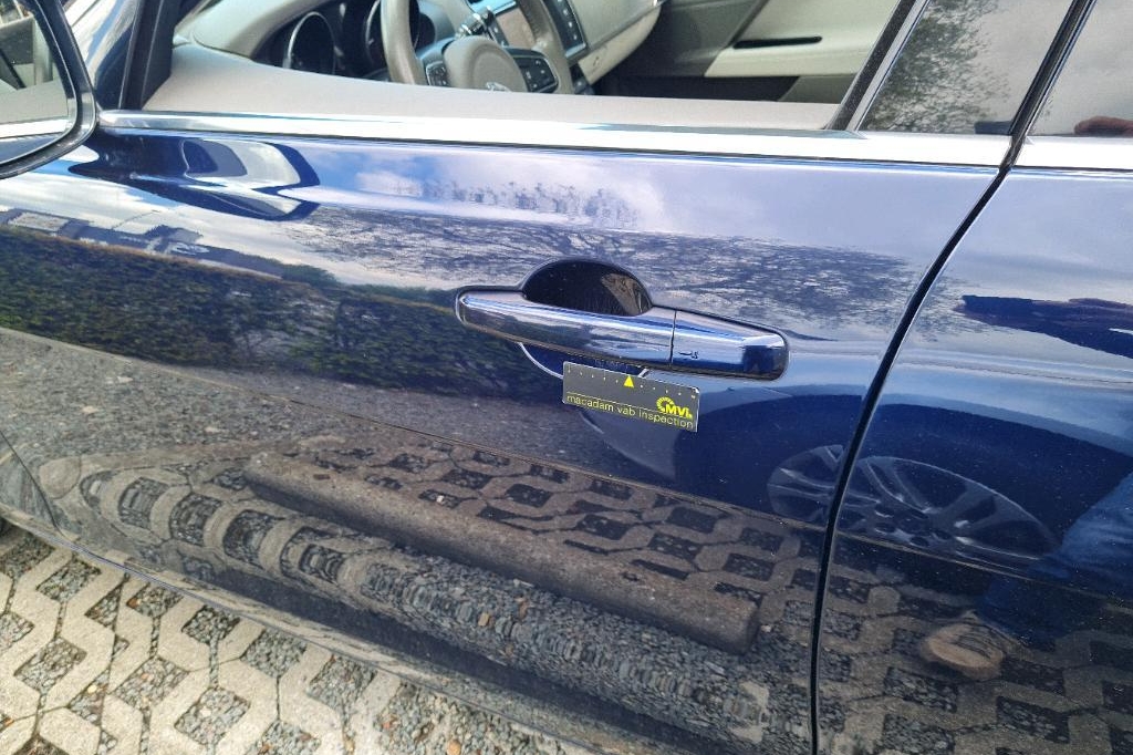 Jaguar XE 2017 фото 12