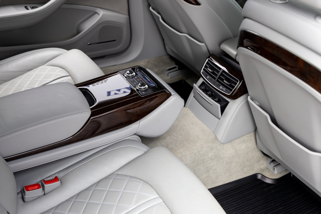 Audi A8 2014 photo 31