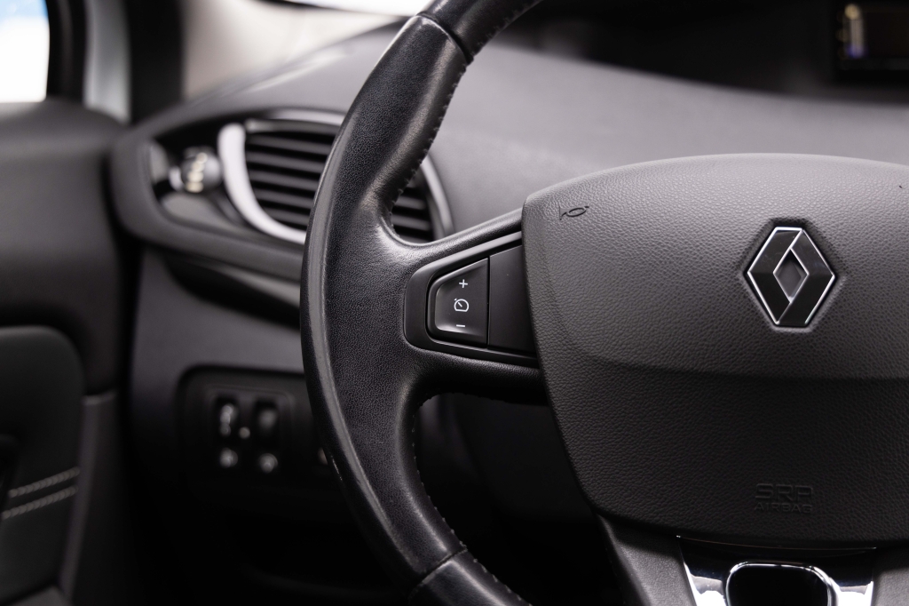 Renault Scenic 2015 фото 15