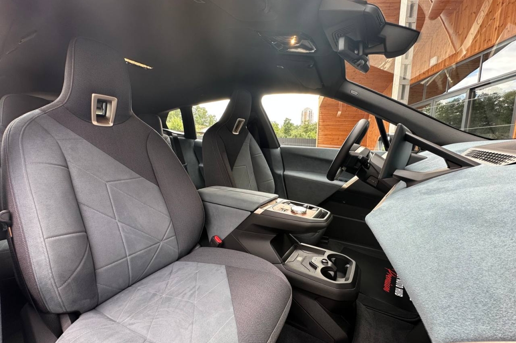 BMW iX 2021 фото 16