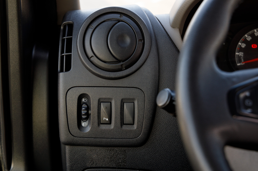 Opel Movano photo 15