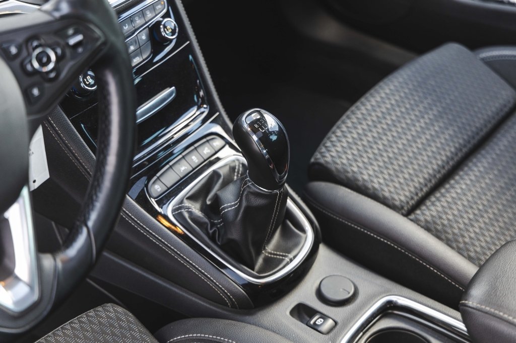 Opel Astra K 2016 фото 18