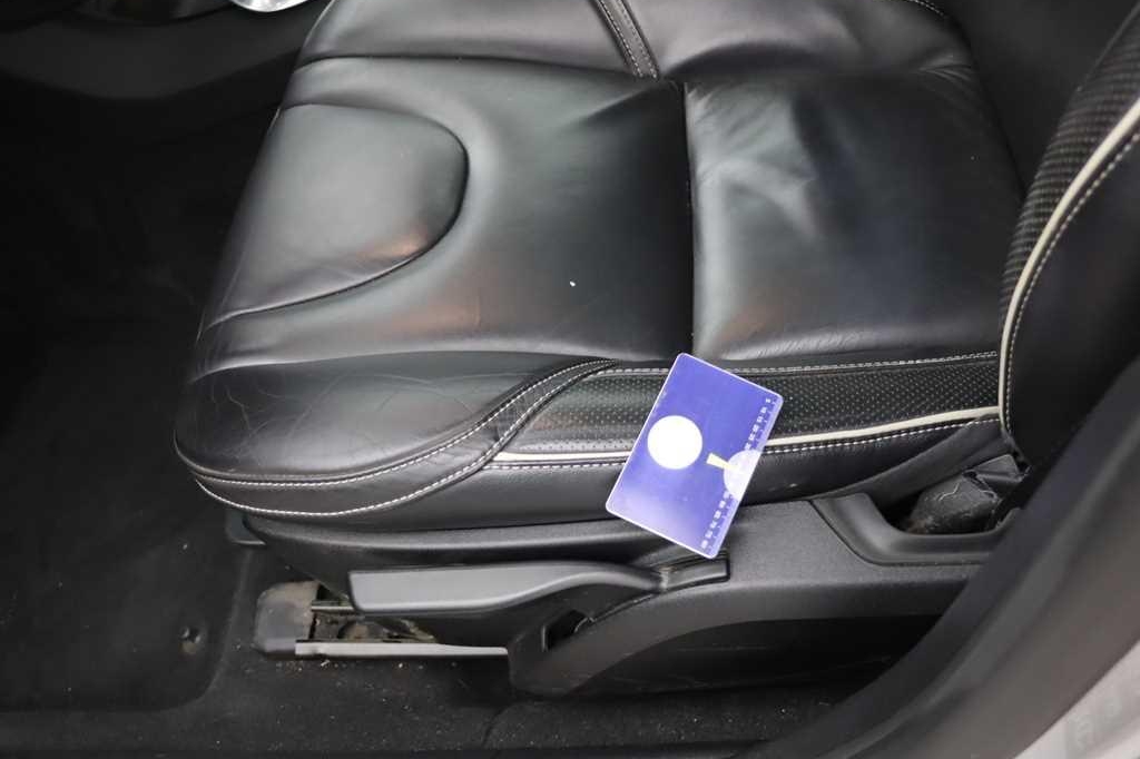 Volvo V40 2016 фото 15