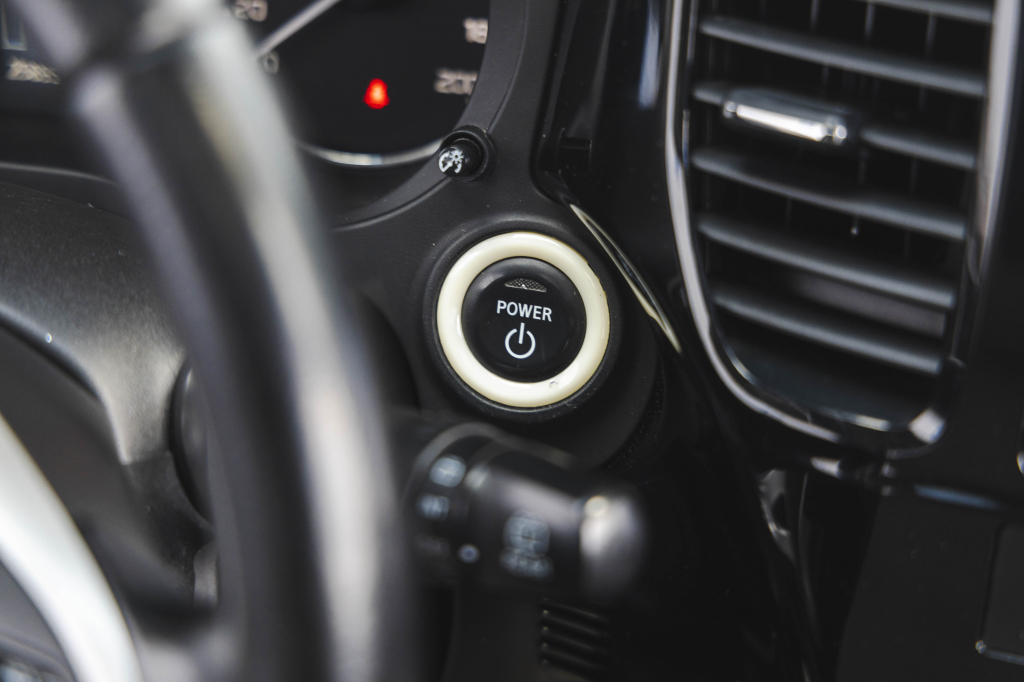 Mitsubishi Outlander PHEV Plug-In Hybrid 2013 photo 23