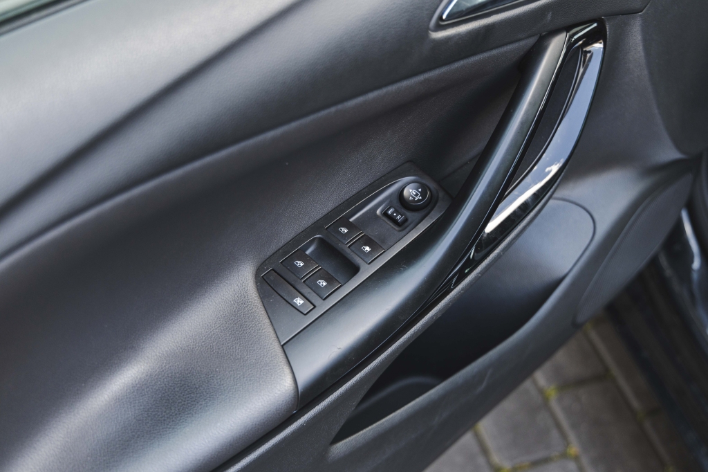 Opel Astra K 2016 фото 25