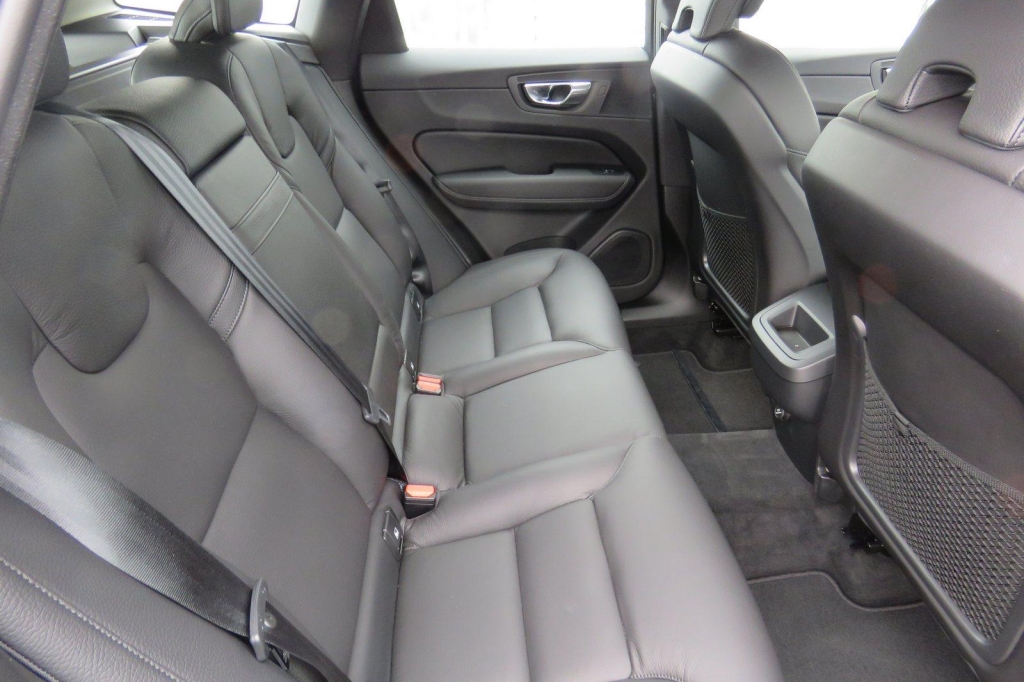 Volvo XC60 2020 фото 1
