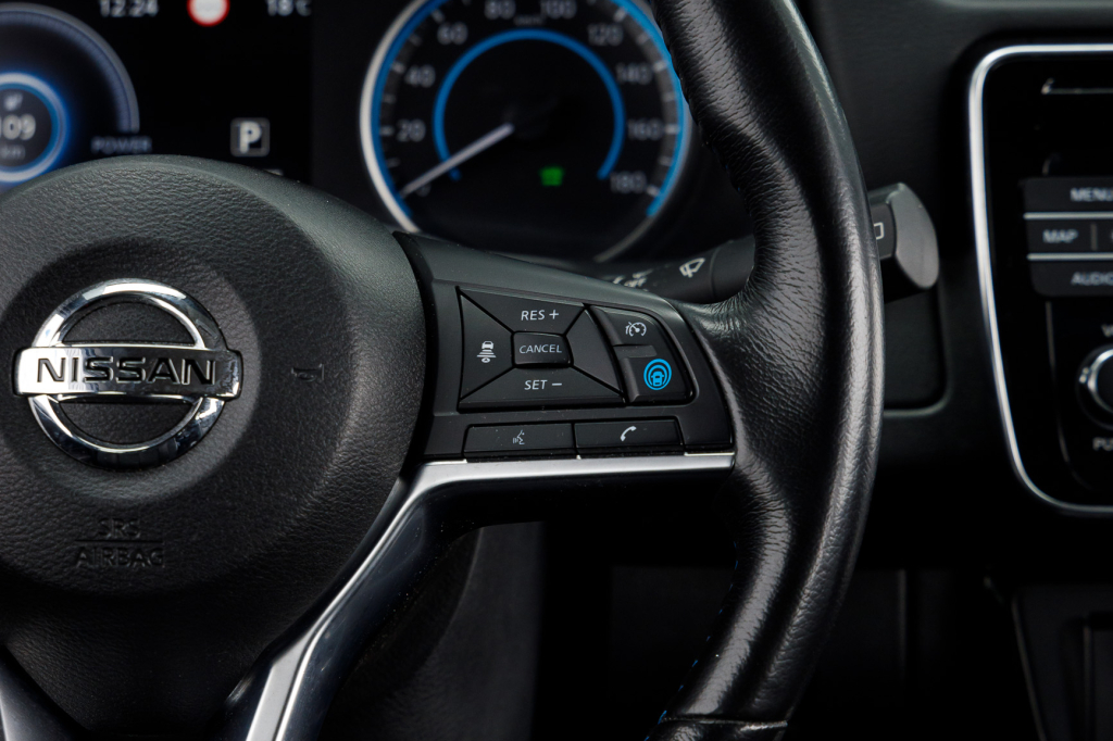 Nissan Leaf 2017 фото 17