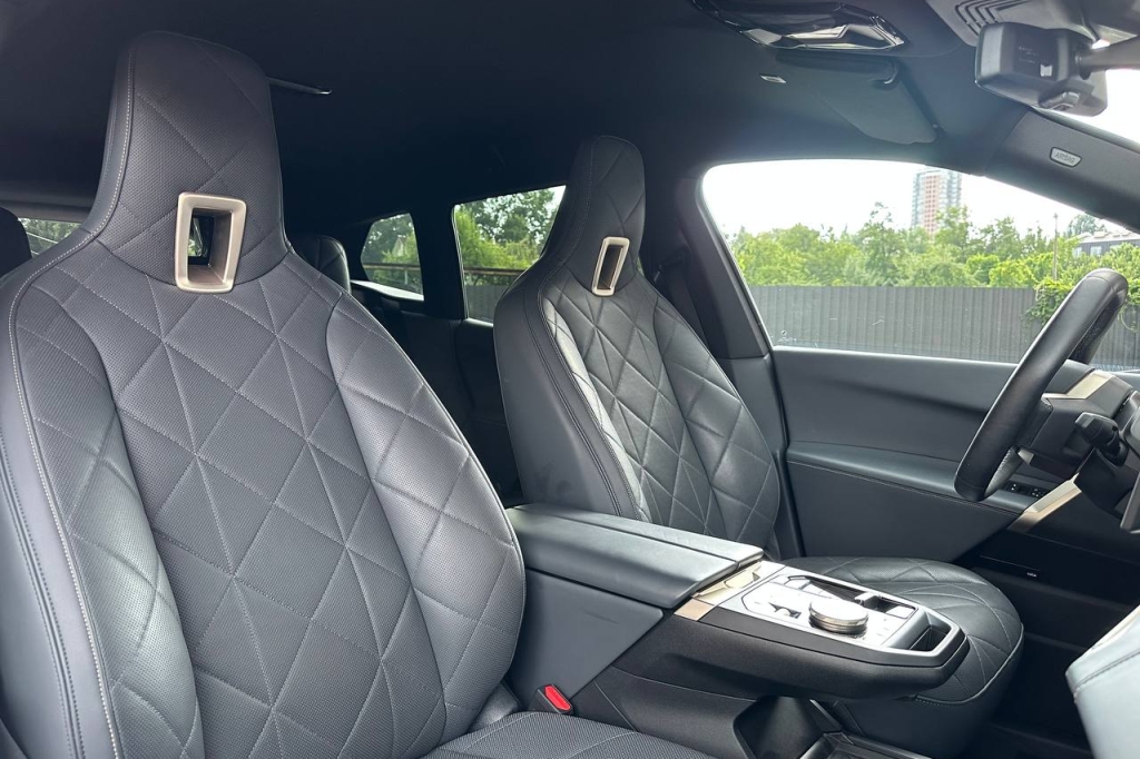 BMW iX xDrive40 2022 фото BMW iX xDrive40 2022 фото 15