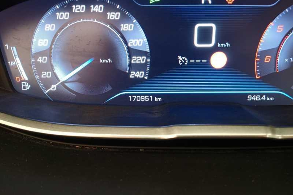 Peugeot 5008 2018 фото 3