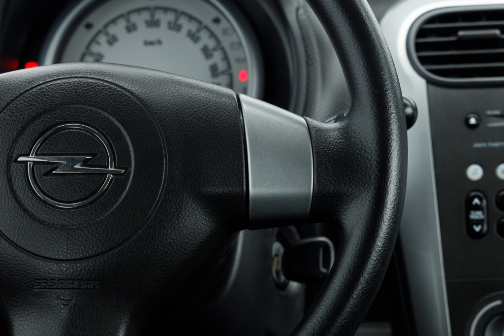 Opel Agila фото 10