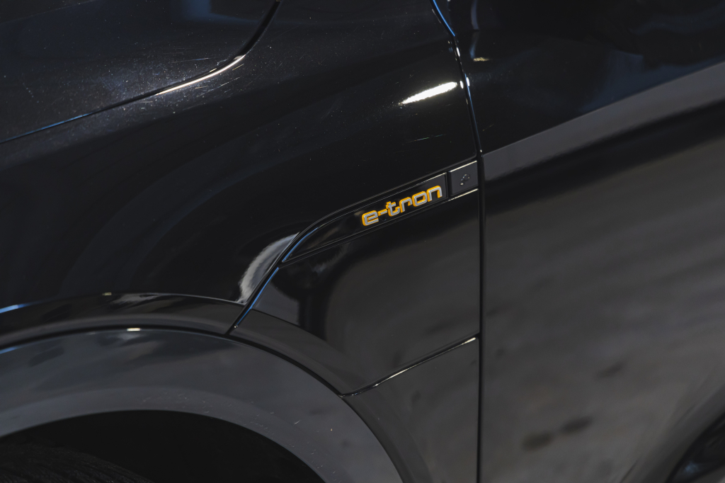 Audi e-tron 2020 photo 13